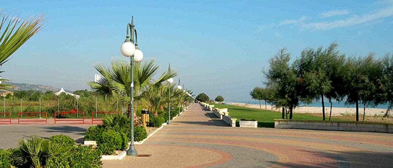 Accogliente Trilocale Turone A Due Passi Dal Mare Apartment Martinsicuro Bagian luar foto